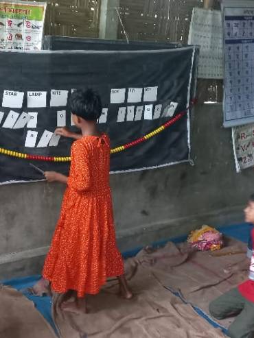 Making words using the small cards, Dolpara, Ramnagar, Nilphamari